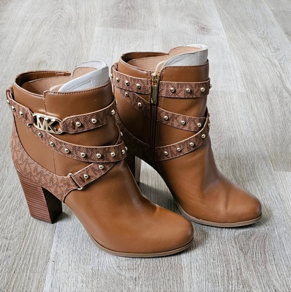 Size 11 MK Kincaid Studded Logo Trim Ankle Boot - Picture 1 of 13